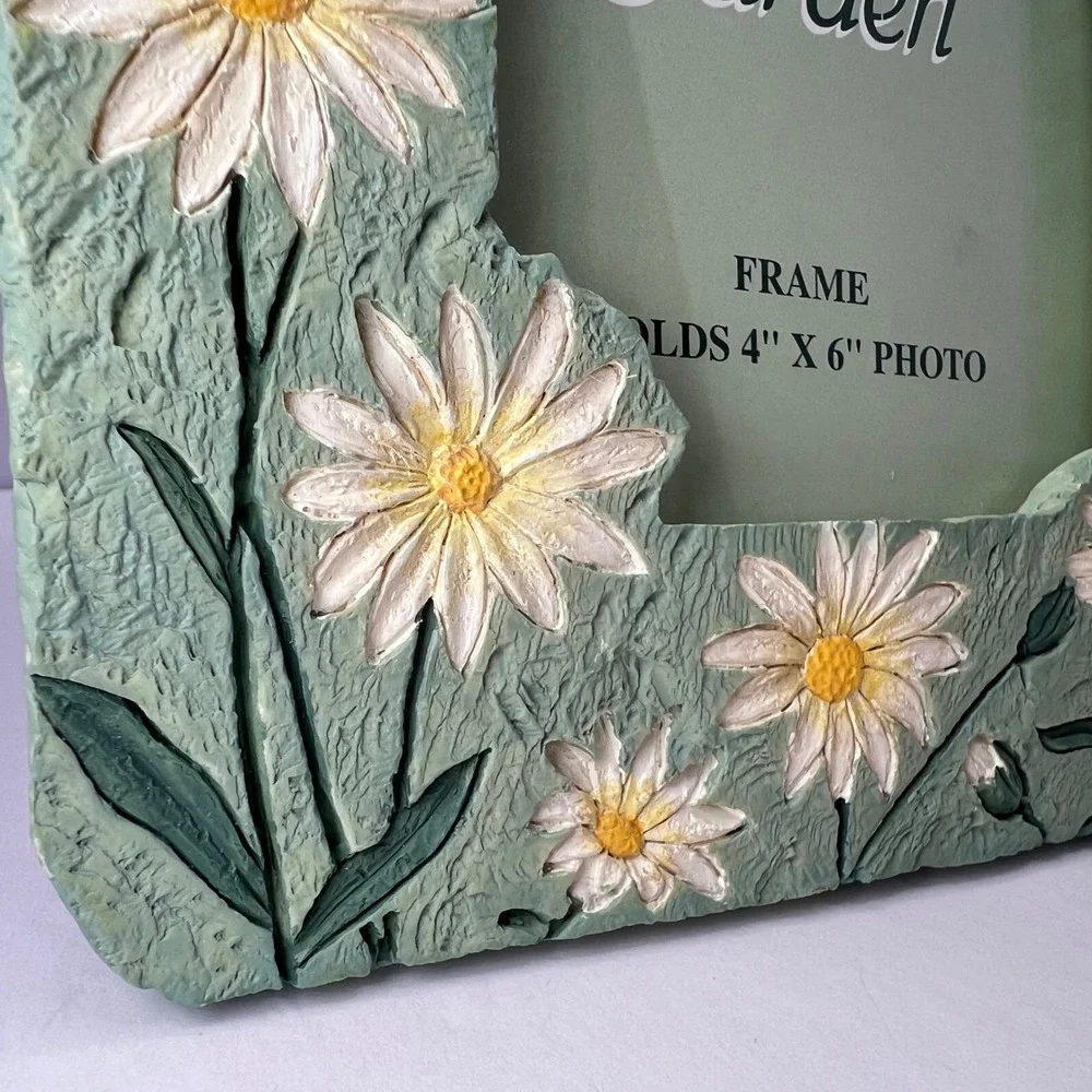 Green Daisy Photo Frame 4x6 Resin Floral Cottagecore Vintage